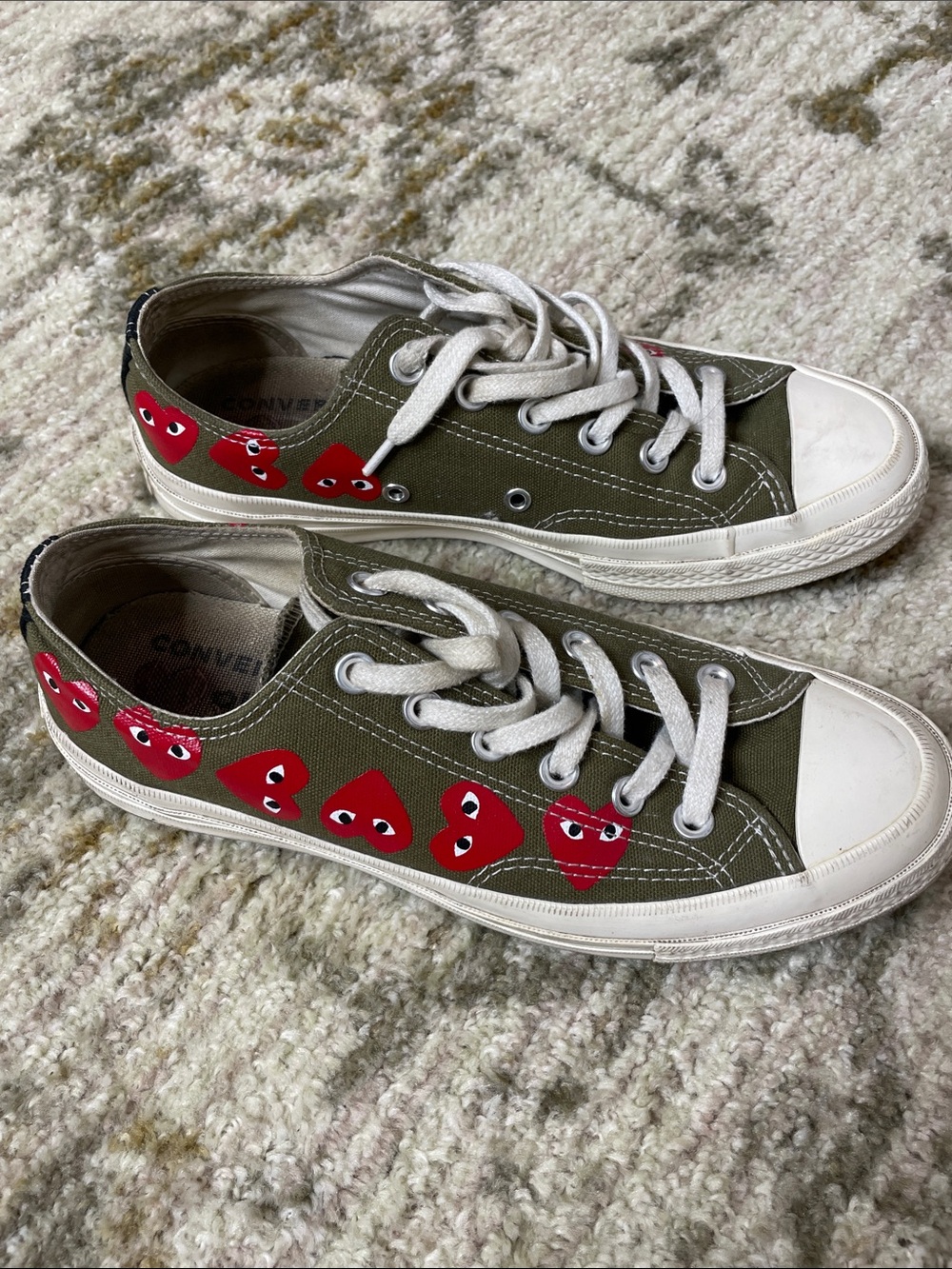 Converse mens Olive Green Low-Top Sneakers with Red Heart Motif size 6